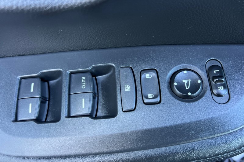 Honda HR-V Vehicle Full-screen Gallery Image 11