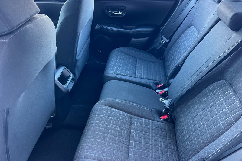 Honda HR-V Vehicle Full-screen Gallery Image 12