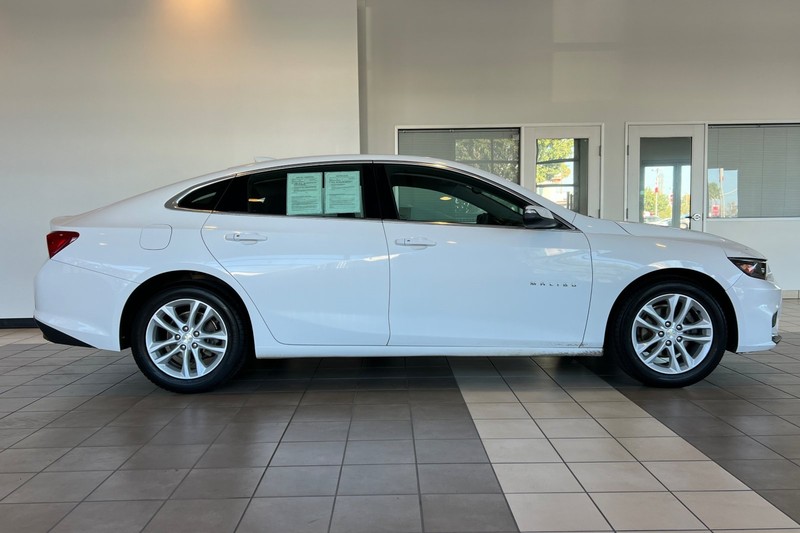 Chevrolet Malibu Vehicle Full-screen Gallery Image 03