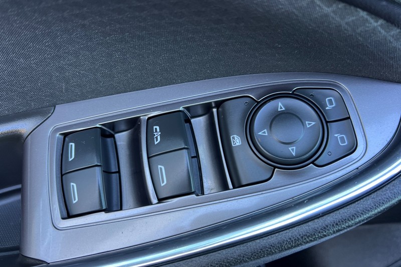 Chevrolet Malibu Vehicle Full-screen Gallery Image 11