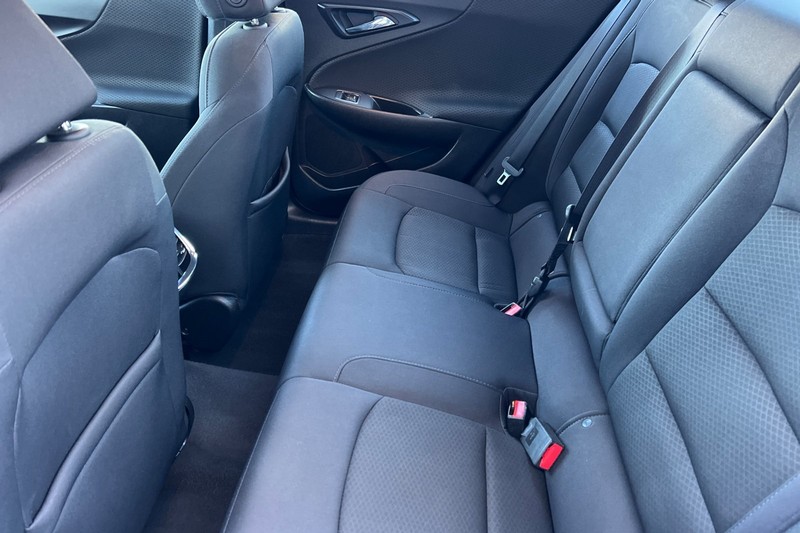 Chevrolet Malibu Vehicle Full-screen Gallery Image 12