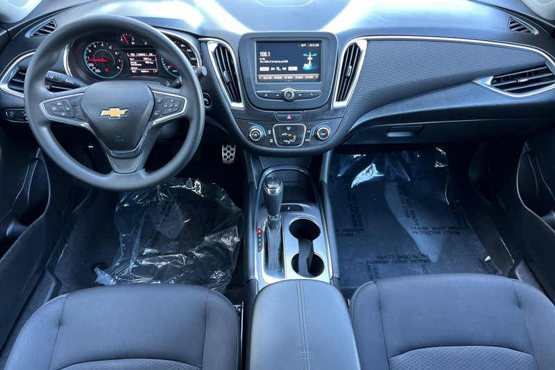 Chevrolet Malibu Vehicle Full-screen Gallery Image 13