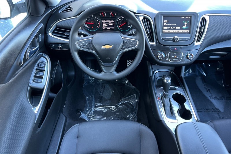 Chevrolet Malibu Vehicle Full-screen Gallery Image 14