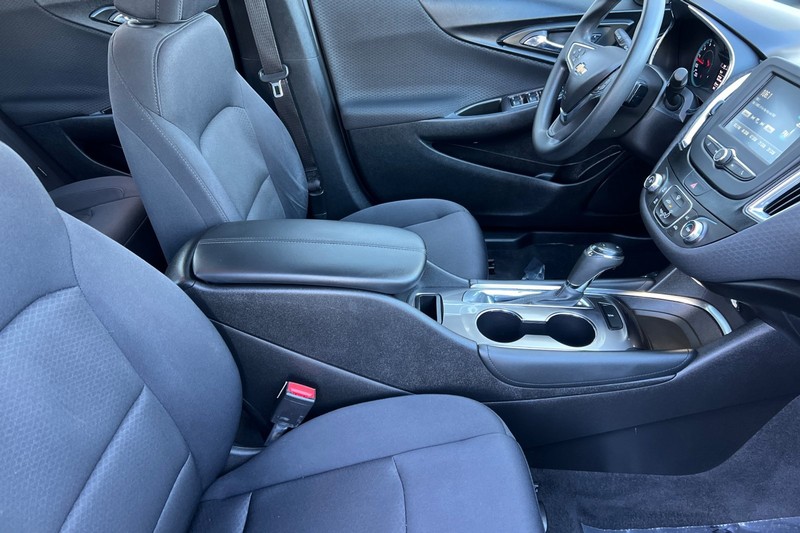 Chevrolet Malibu Vehicle Full-screen Gallery Image 15