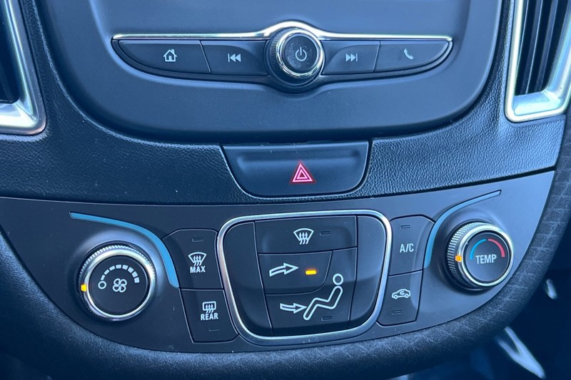 Chevrolet Malibu Vehicle Full-screen Gallery Image 19