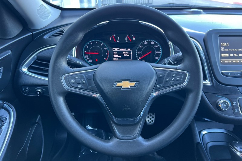 Chevrolet Malibu Vehicle Full-screen Gallery Image 22