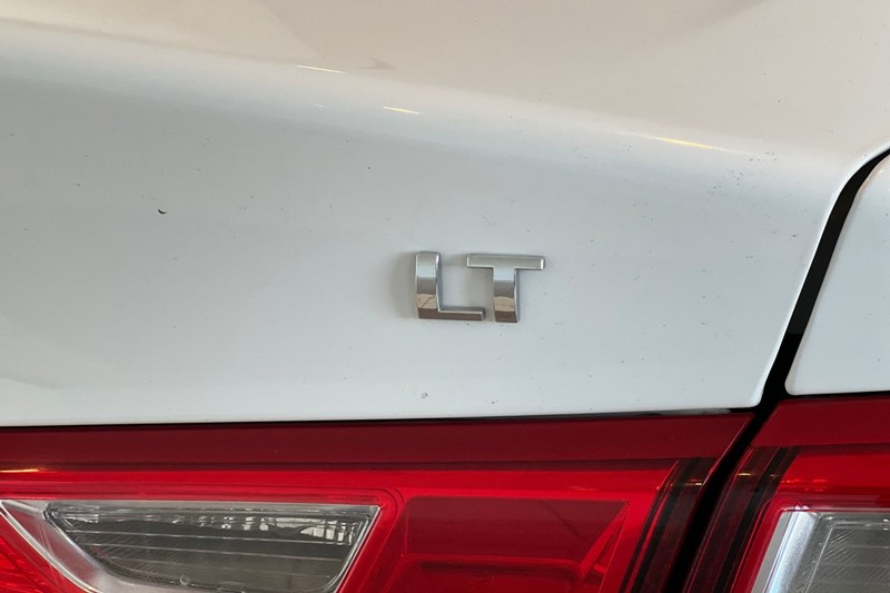 Chevrolet Malibu Vehicle Full-screen Gallery Image 26