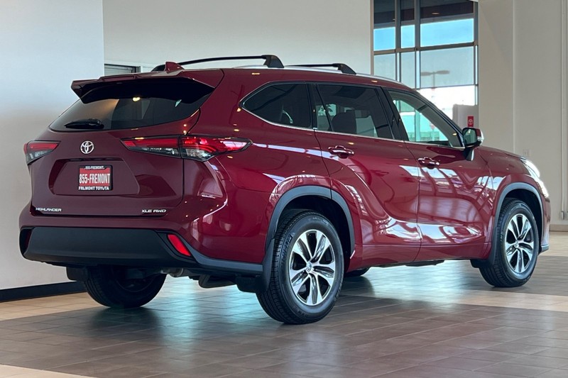 Toyota Highlander Vehicle Full-screen Gallery Image 04