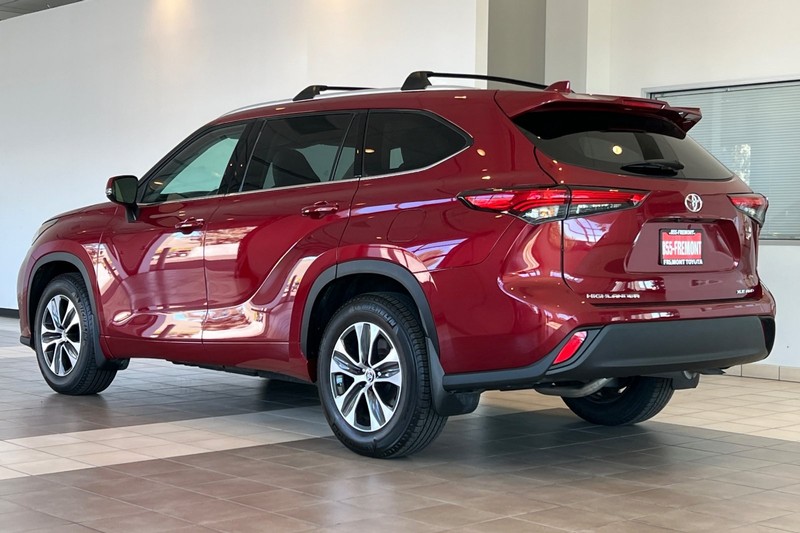 Toyota Highlander Vehicle Full-screen Gallery Image 06