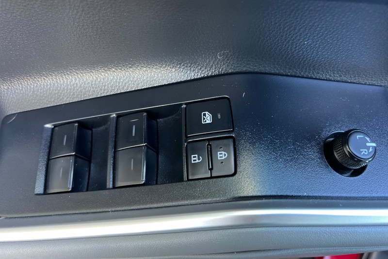 Toyota Highlander Vehicle Full-screen Gallery Image 11