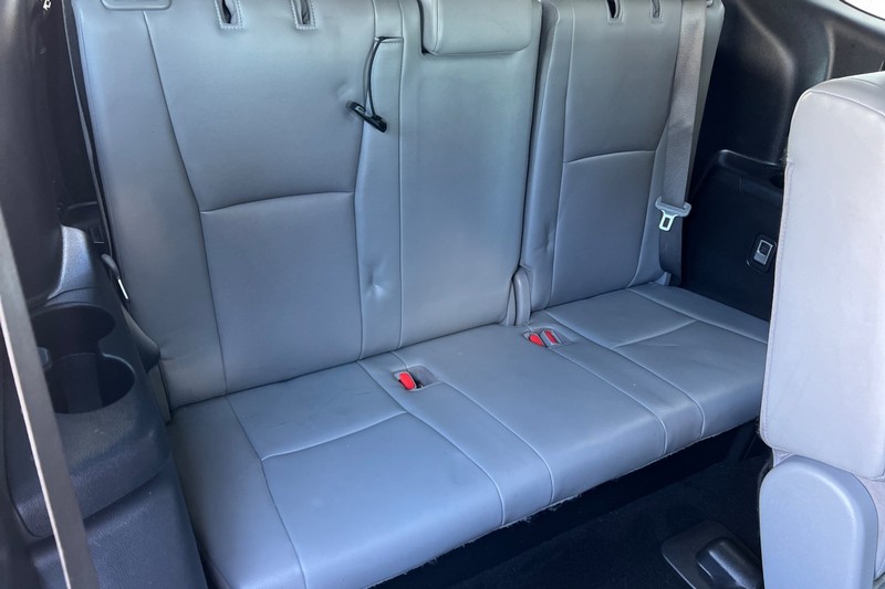 Toyota Highlander Vehicle Full-screen Gallery Image 15