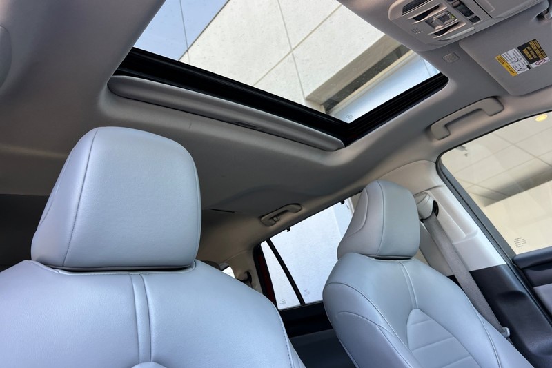 Toyota Highlander Vehicle Full-screen Gallery Image 18
