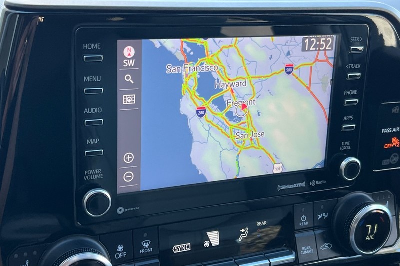 Toyota Highlander Vehicle Full-screen Gallery Image 20