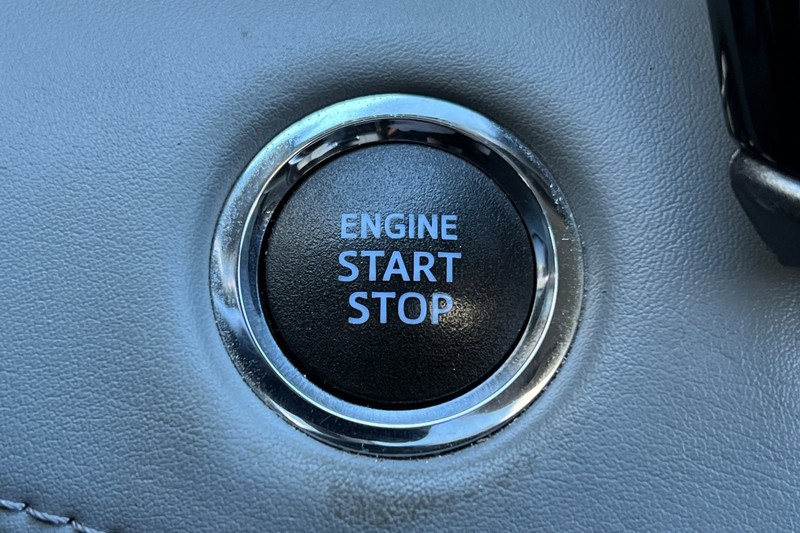 Toyota Highlander Vehicle Full-screen Gallery Image 24