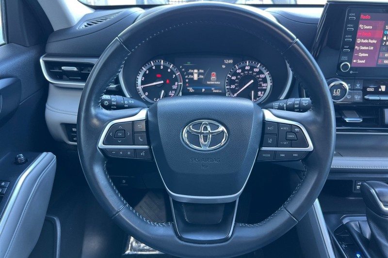 Toyota Highlander Vehicle Full-screen Gallery Image 25