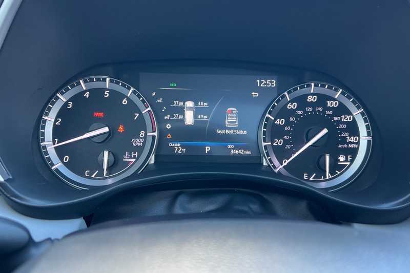 Toyota Highlander Vehicle Full-screen Gallery Image 26