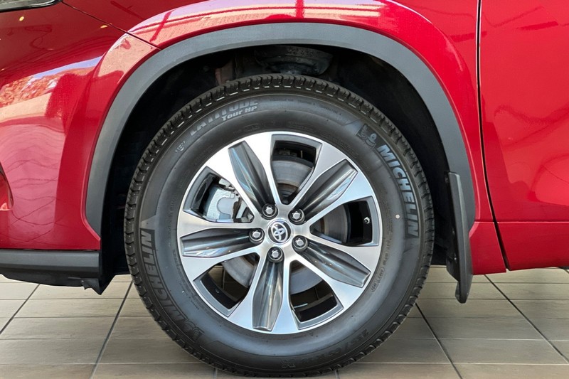 Toyota Highlander Vehicle Full-screen Gallery Image 28