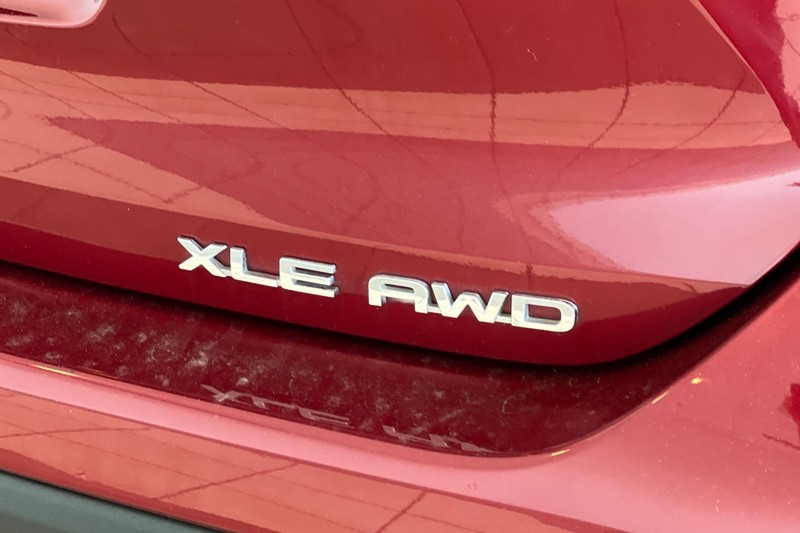 Toyota Highlander Vehicle Full-screen Gallery Image 29