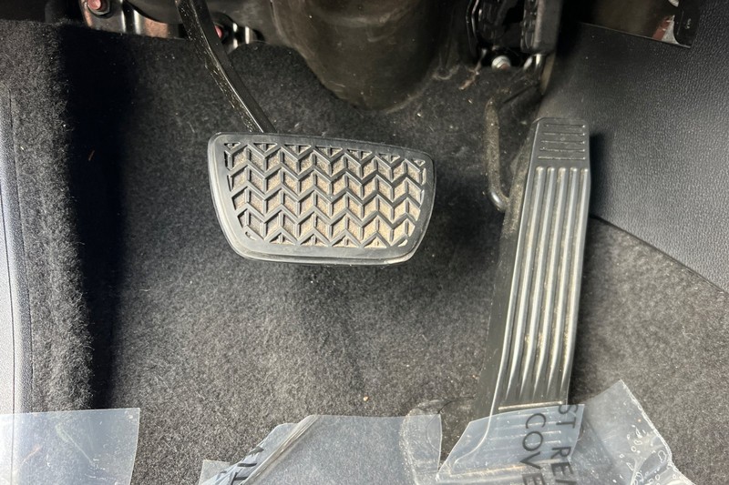 Toyota Highlander Vehicle Full-screen Gallery Image 31