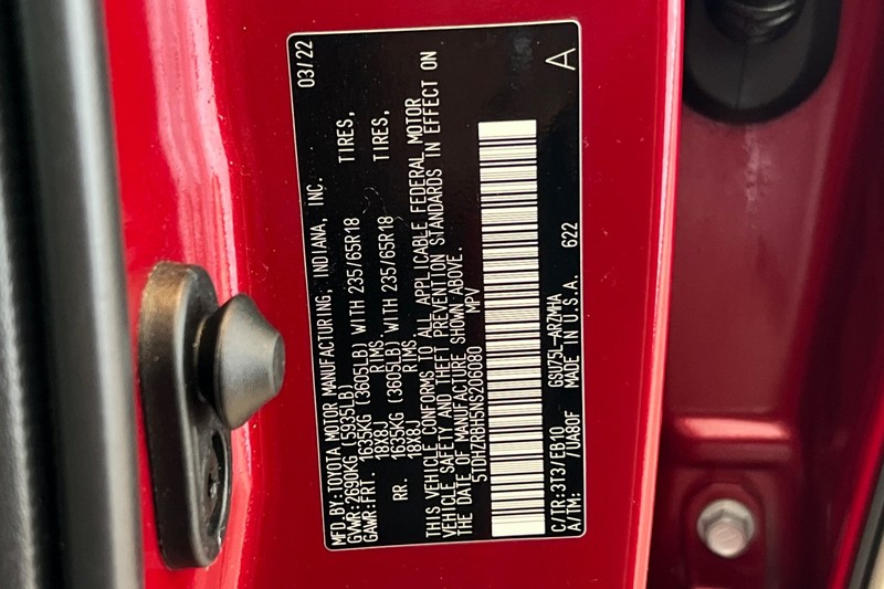 Toyota Highlander Vehicle Full-screen Gallery Image 33