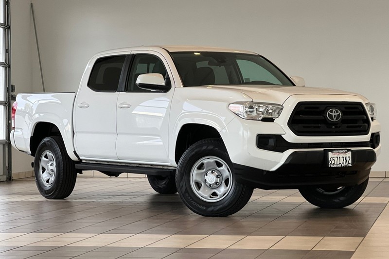 Toyota Tacoma 2WD Vehicle Full-screen Gallery Image 02