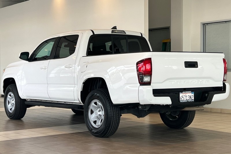 Toyota Tacoma 2WD Vehicle Full-screen Gallery Image 06