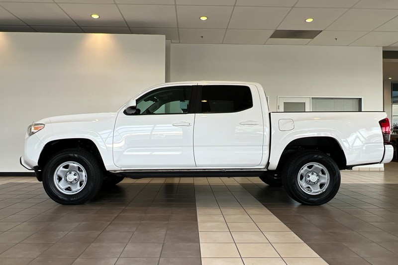 Toyota Tacoma 2WD Vehicle Full-screen Gallery Image 07