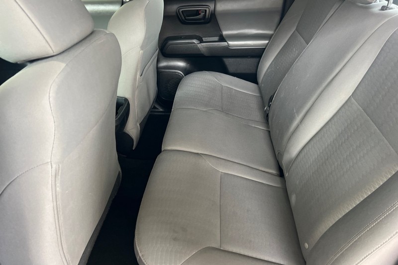 Toyota Tacoma 2WD Vehicle Full-screen Gallery Image 12