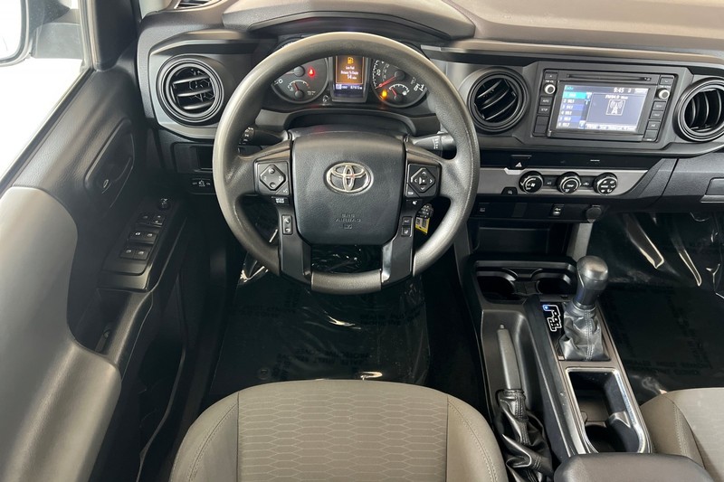 Toyota Tacoma 2WD Vehicle Full-screen Gallery Image 14