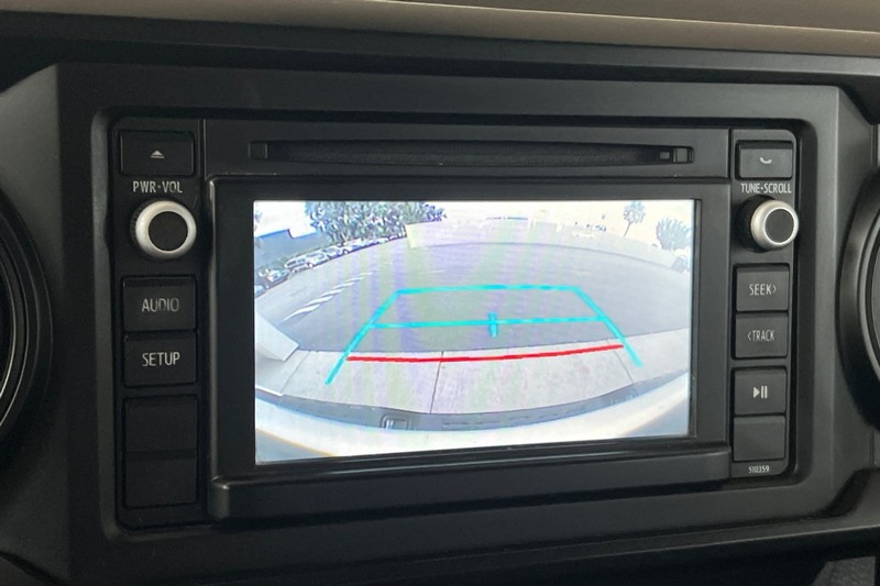 Toyota Tacoma 2WD Vehicle Full-screen Gallery Image 18