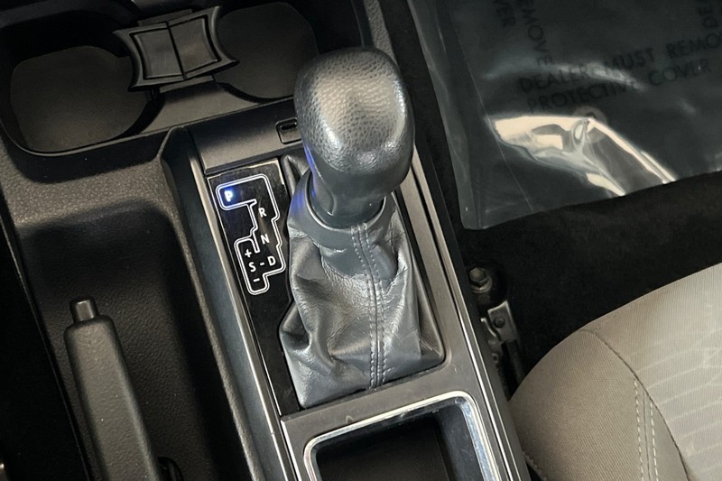 Toyota Tacoma 2WD Vehicle Full-screen Gallery Image 20