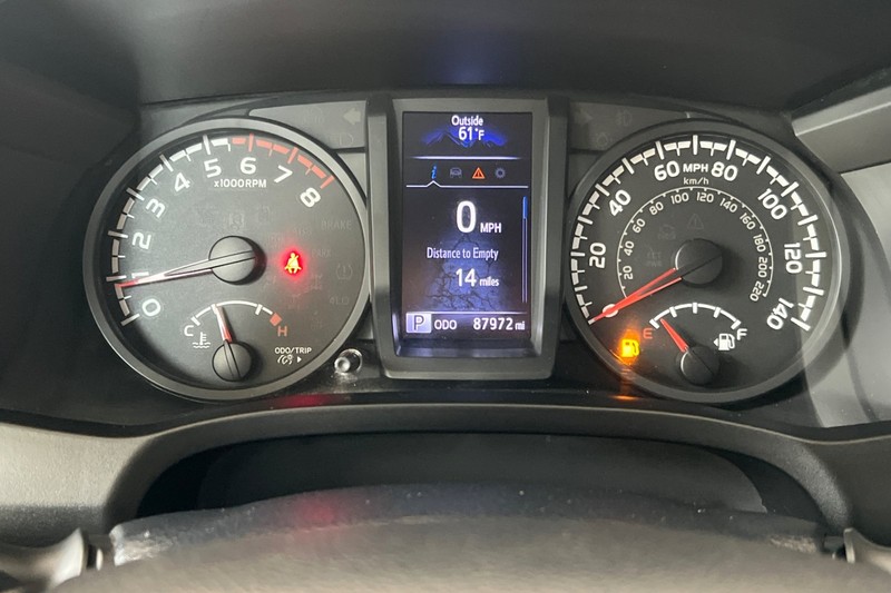 Toyota Tacoma 2WD Vehicle Full-screen Gallery Image 22