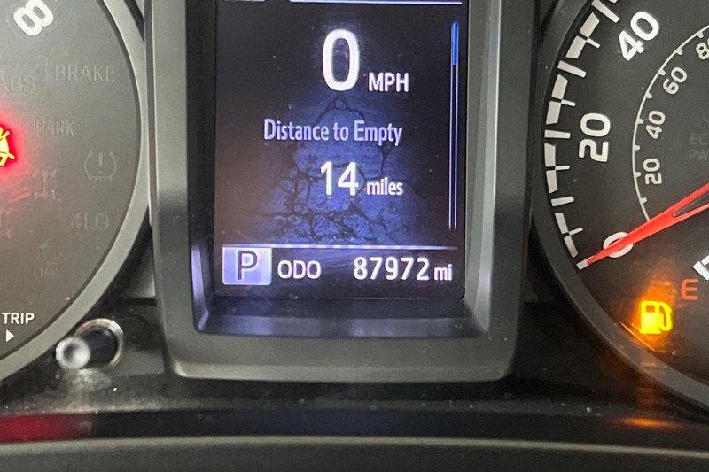 Toyota Tacoma 2WD Vehicle Full-screen Gallery Image 23