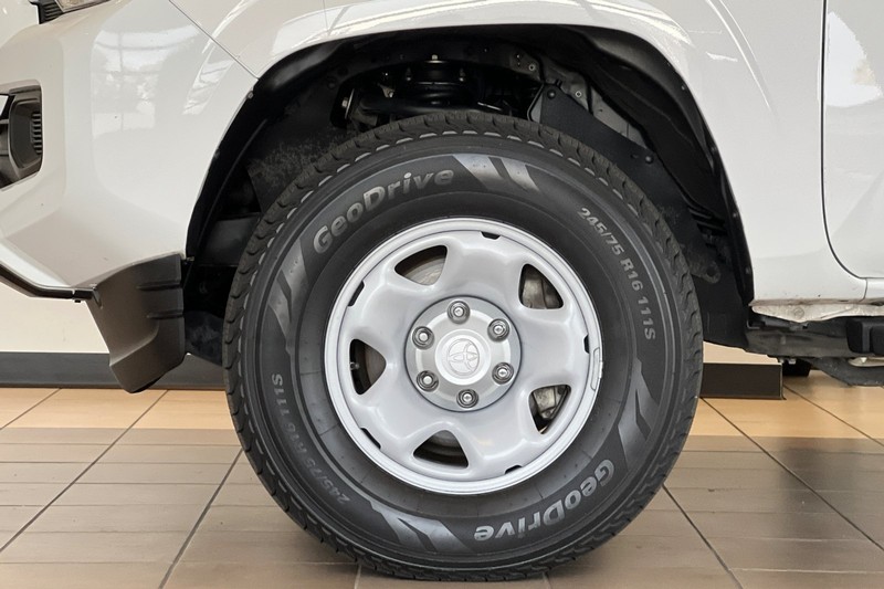 Toyota Tacoma 2WD Vehicle Full-screen Gallery Image 24