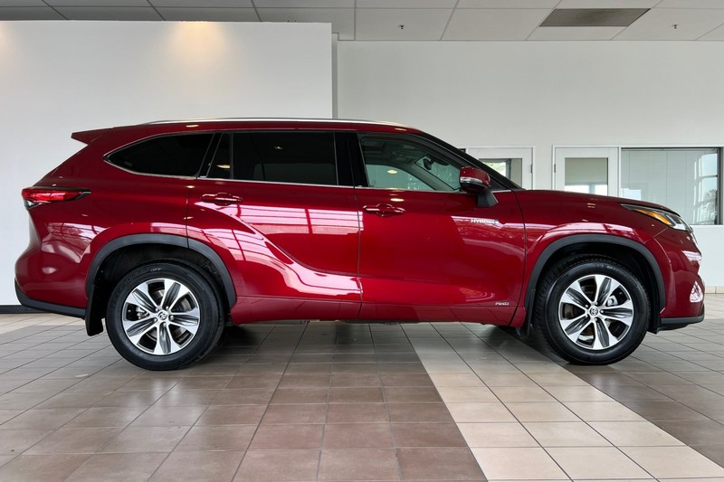 Toyota Highlander Hybrid Vehicle Full-screen Gallery Image 03