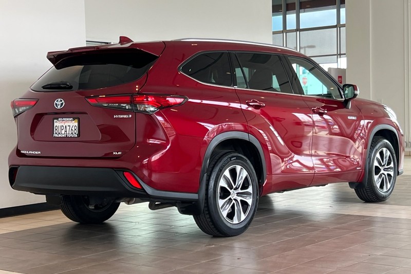 Toyota Highlander Hybrid Vehicle Full-screen Gallery Image 04