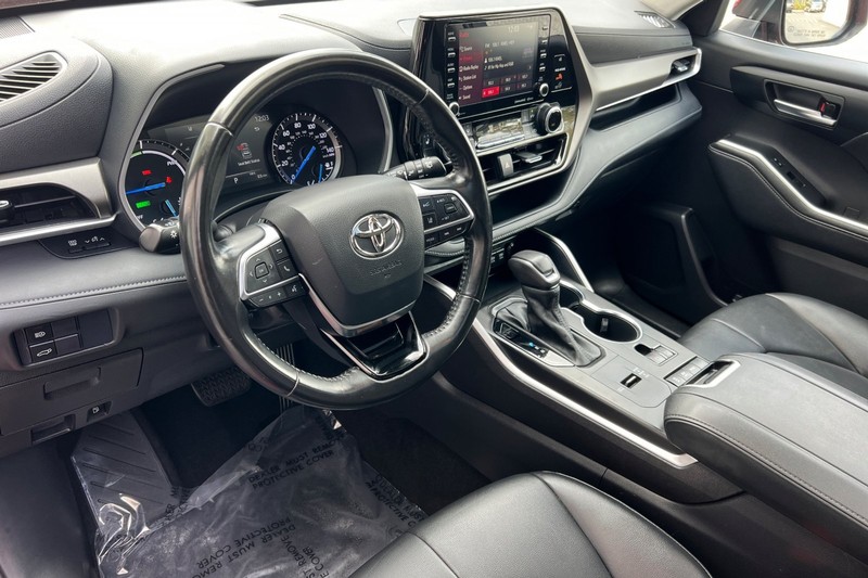 Toyota Highlander Hybrid Vehicle Full-screen Gallery Image 10