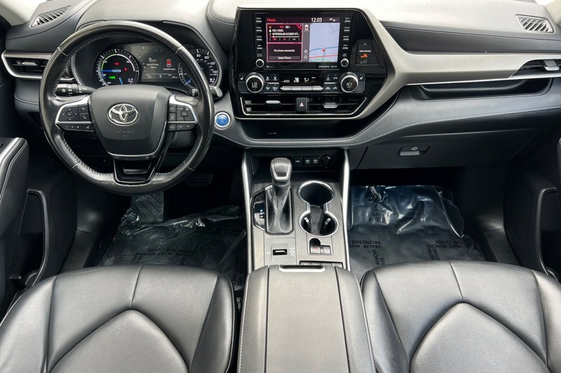 Toyota Highlander Hybrid Vehicle Full-screen Gallery Image 13
