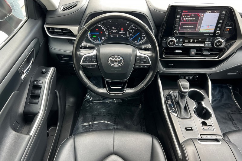 Toyota Highlander Hybrid Vehicle Full-screen Gallery Image 14