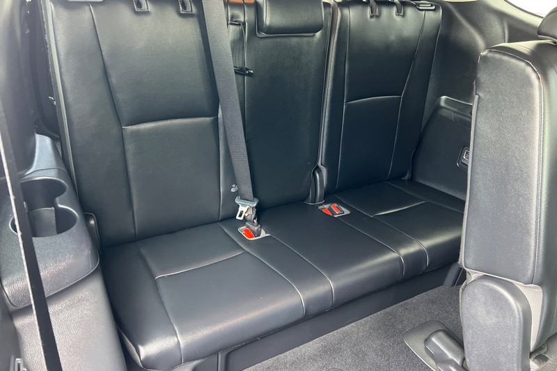 Toyota Highlander Hybrid Vehicle Full-screen Gallery Image 15