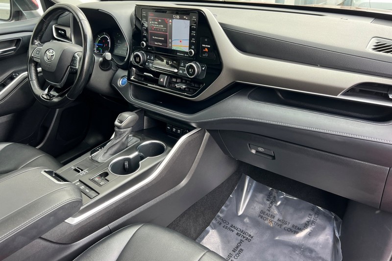 Toyota Highlander Hybrid Vehicle Full-screen Gallery Image 17