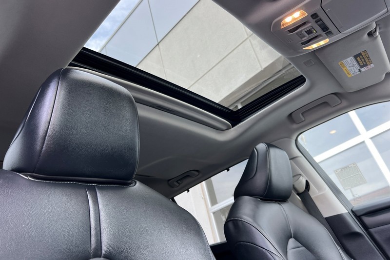 Toyota Highlander Hybrid Vehicle Full-screen Gallery Image 18