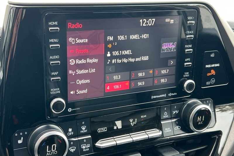 Toyota Highlander Hybrid Vehicle Full-screen Gallery Image 19