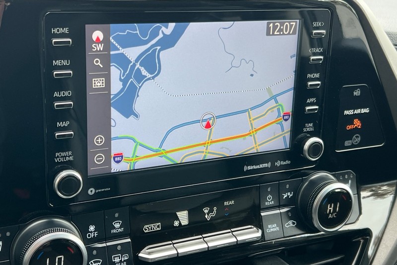 Toyota Highlander Hybrid Vehicle Full-screen Gallery Image 20