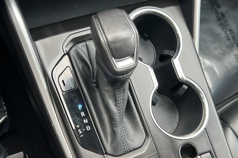 Toyota Highlander Hybrid Vehicle Full-screen Gallery Image 23