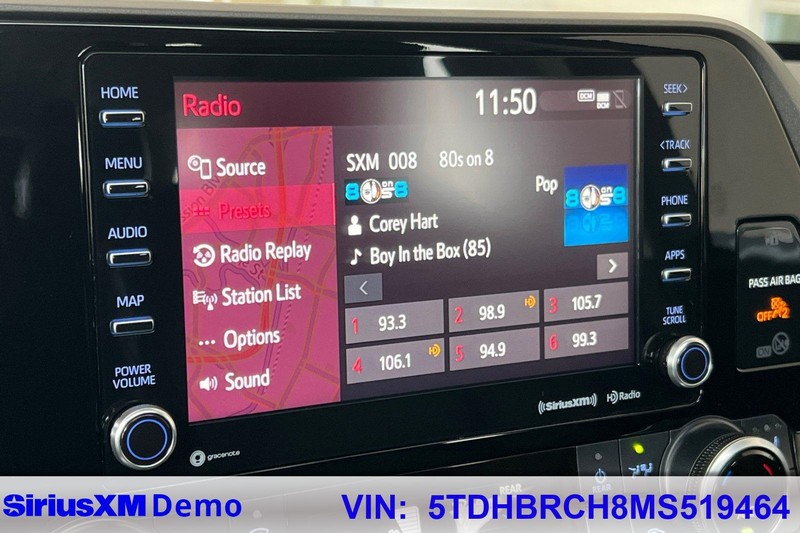 Toyota Highlander Hybrid Vehicle Full-screen Gallery Image 30