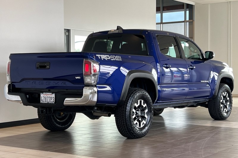 Toyota Tacoma 4WD Vehicle Full-screen Gallery Image 04