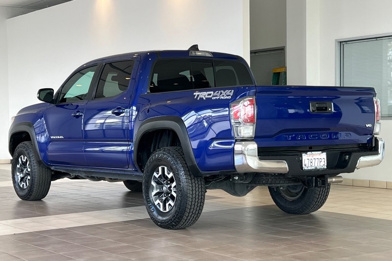 Toyota Tacoma 4WD Vehicle Full-screen Gallery Image 06