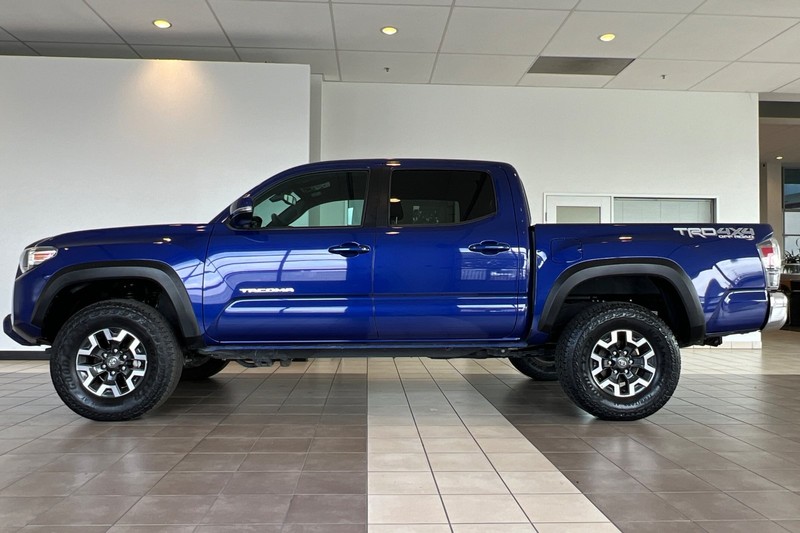 Toyota Tacoma 4WD Vehicle Full-screen Gallery Image 07