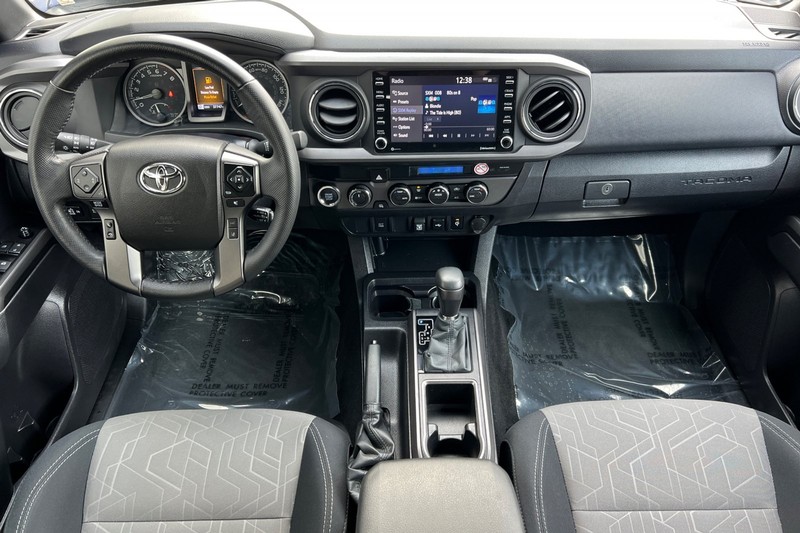 Toyota Tacoma 4WD Vehicle Full-screen Gallery Image 13